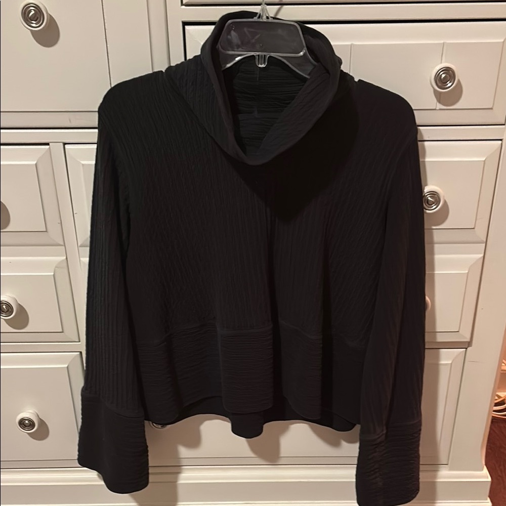 Lululemon Mock Neck Sweatshirt, black. XS/S. Great condition!